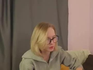 gwenkevwitch — my name is Jannie and im very new here!! ^^  goal : change my outfit  <3 #shy #blonde #feet #young #new [0 tokens remaining]