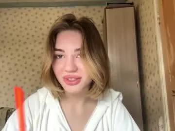 hsiuscherich — GOAL: I will spin around, show my outfit! Hi I'm #new at CB ! Welcome! #shy #18 #blonde #skinny [25 tokens remaining]
