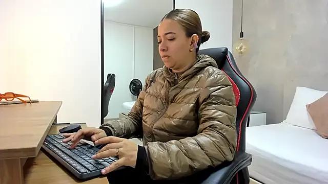 alma_fenix on StripChat 
