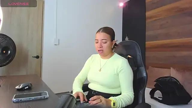 alma_fenix on StripChat 