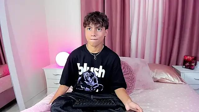 Honeymoon_sariel — show ass in misisonary and jerk off