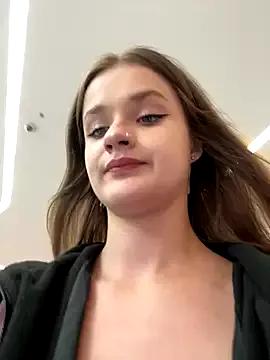 KittyQueeny on StripChat 