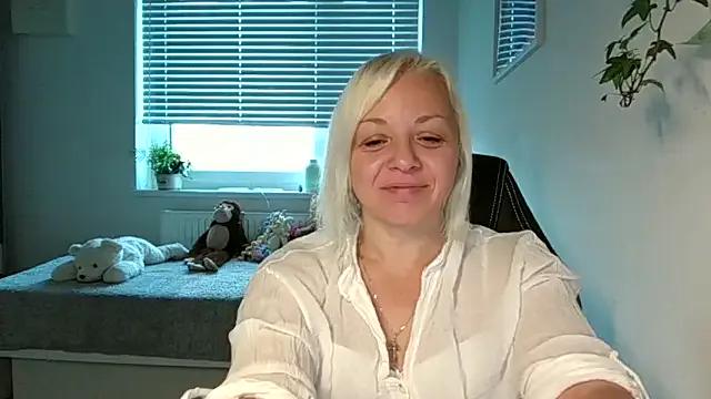 Linsy_Kim — cum on my belly button