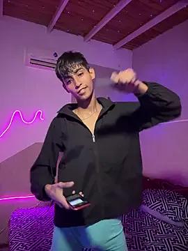 Mauuu18 — cum face