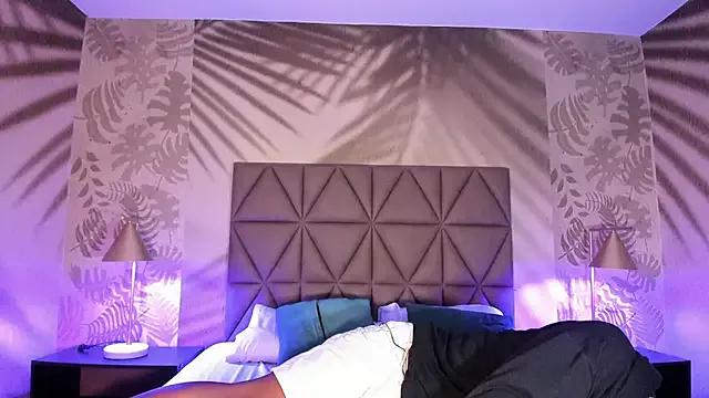 Maxim-Walker — FINGERS IN ASS