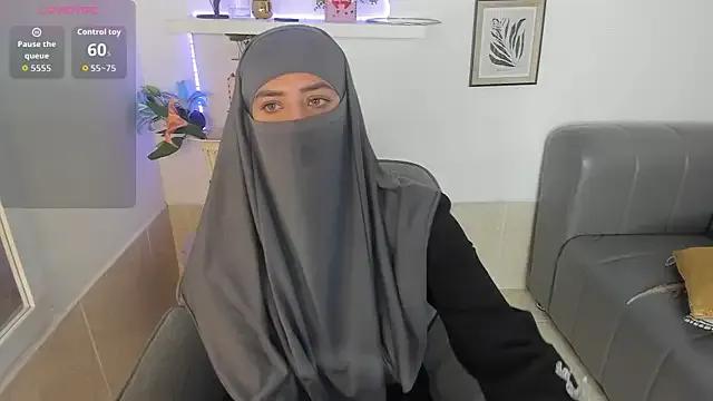 salma_arabicc — doggy no panty