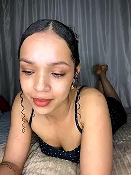 Yasmin777_ — my tits full of saliva